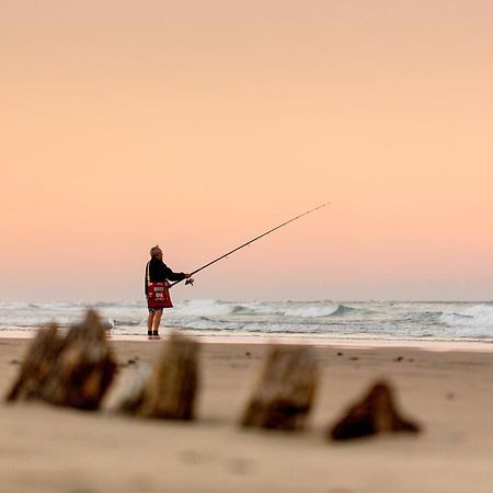 Woolgoolga Lakeside Holiday Park Hotel ภายนอก รูปภาพ